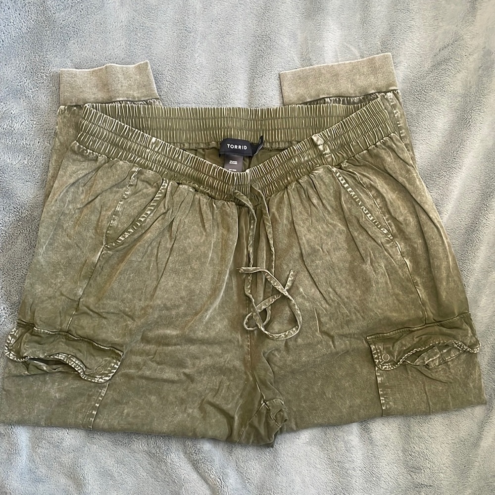 Torrid Army Green Cargo Drawstring Joggers sz. 2